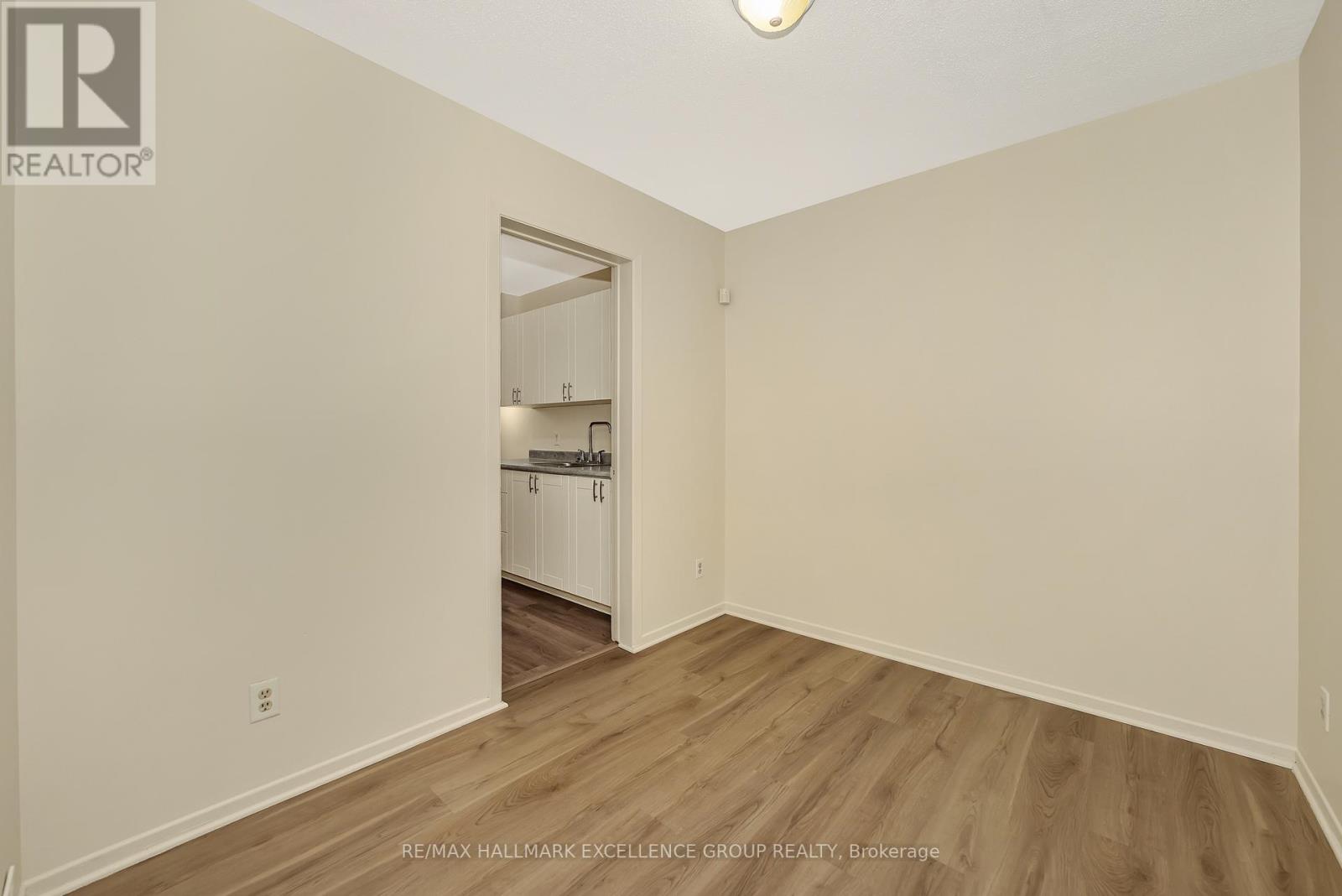 15 - 1968 Fairglen Mews, Ottawa, Ontario  K1B 5A5 - Photo 10 - X12605730