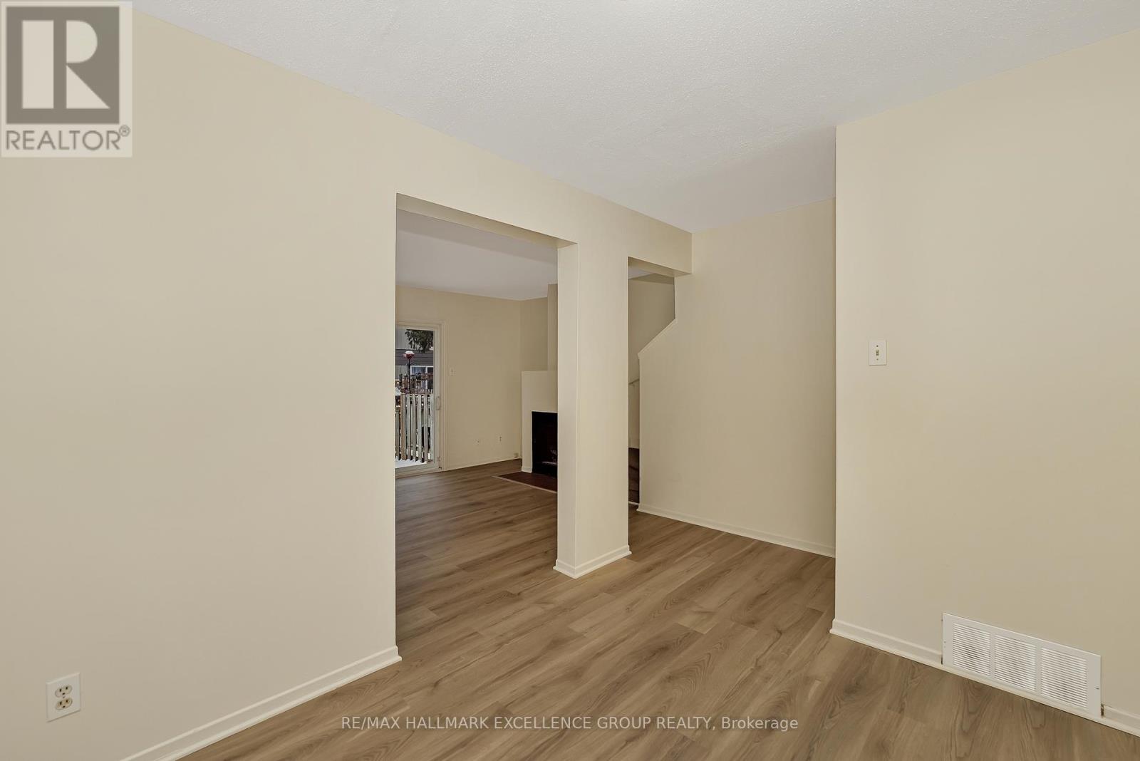 15 - 1968 Fairglen Mews, Ottawa, Ontario  K1B 5A5 - Photo 12 - X12605730