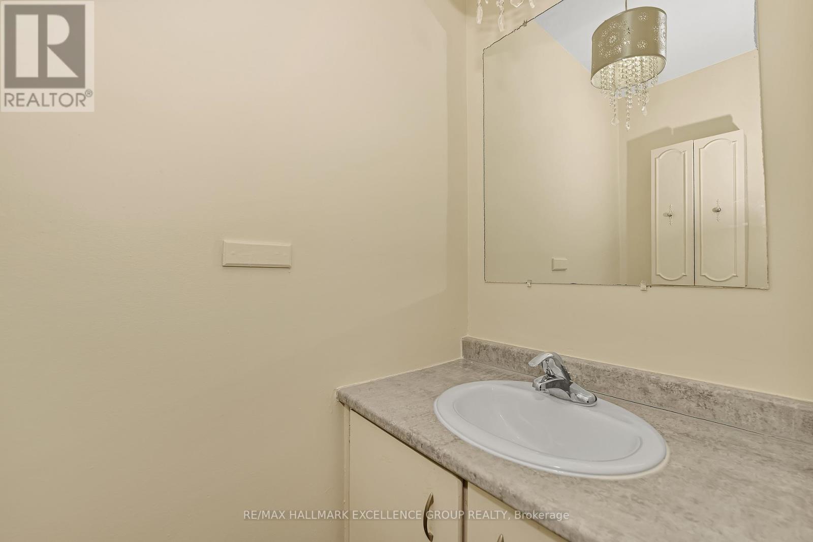 15 - 1968 Fairglen Mews, Ottawa, Ontario  K1B 5A5 - Photo 18 - X12605730