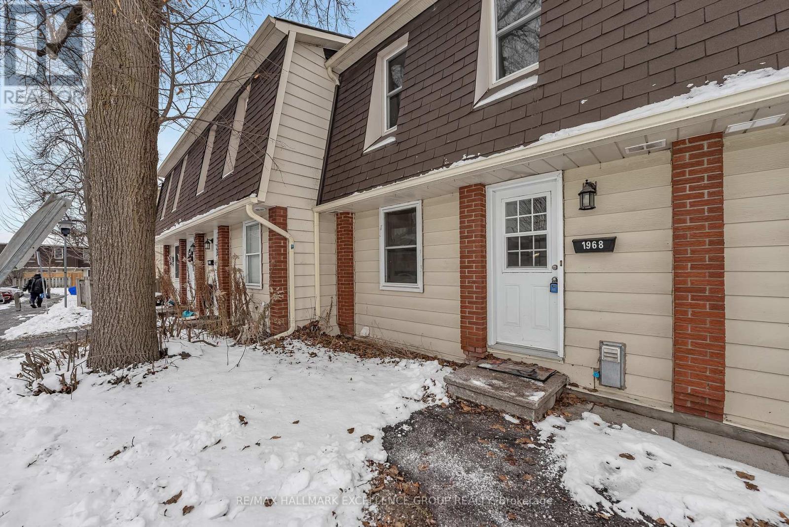 15 - 1968 Fairglen Mews, Ottawa, Ontario  K1B 5A5 - Photo 2 - X12605730