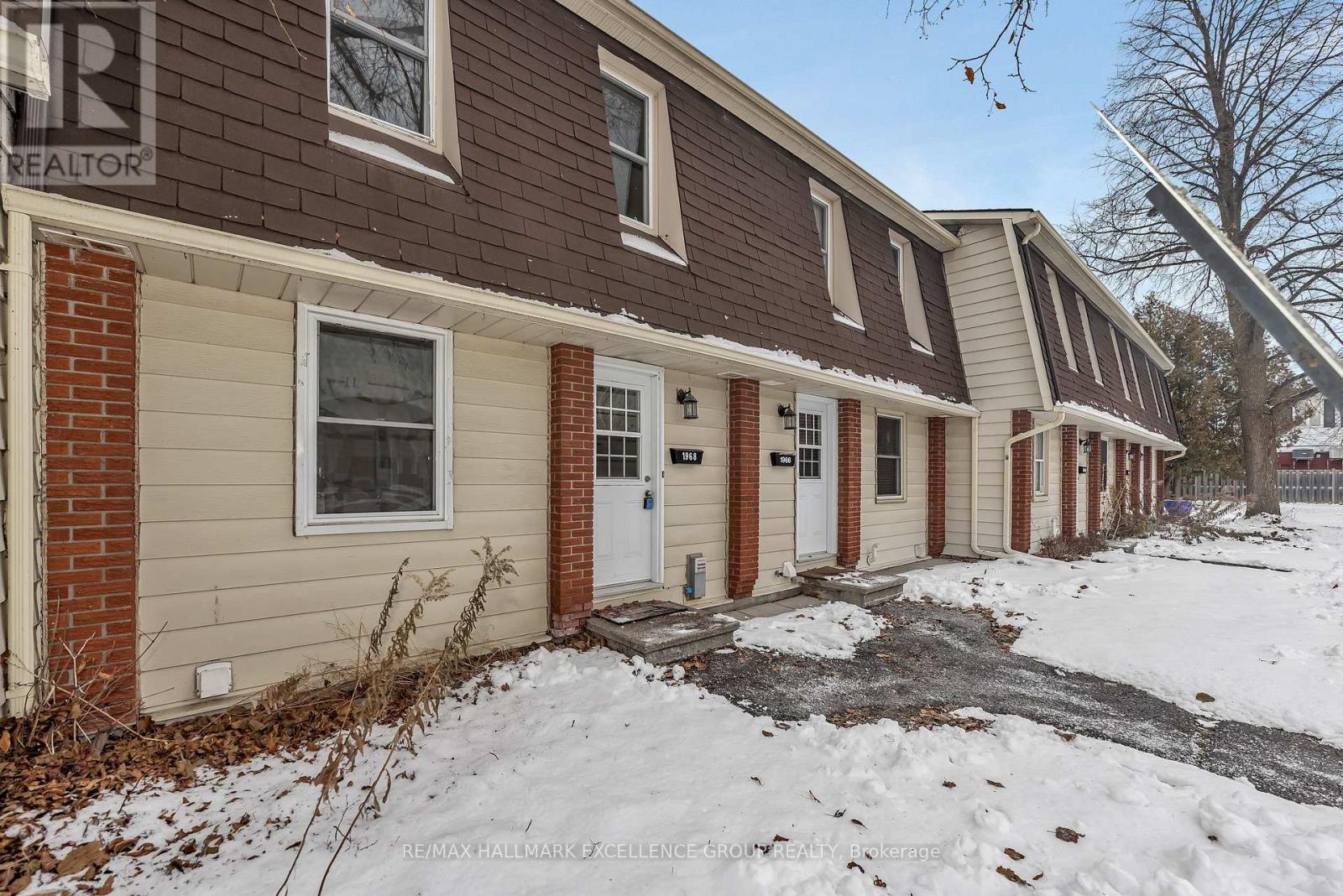 15 - 1968 Fairglen Mews, Ottawa, Ontario  K1B 5A5 - Photo 3 - X12605730