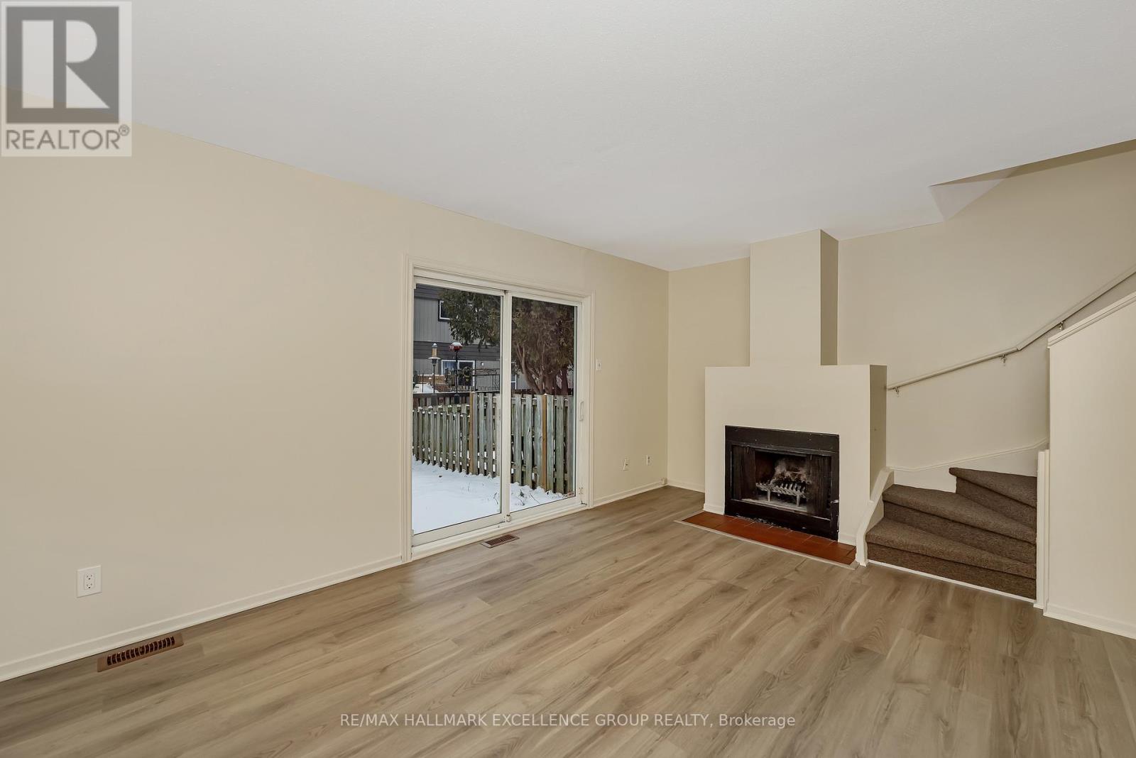 15 - 1968 Fairglen Mews, Ottawa, Ontario  K1B 5A5 - Photo 6 - X12605730