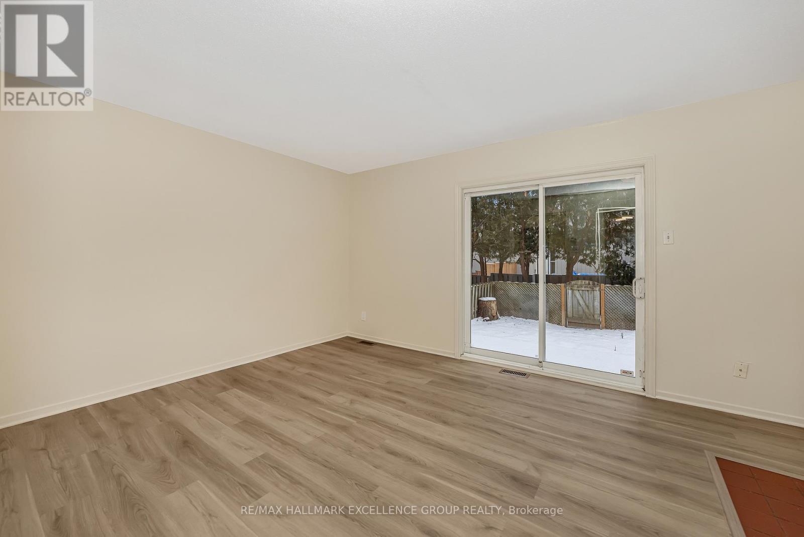 15 - 1968 Fairglen Mews, Ottawa, Ontario  K1B 5A5 - Photo 7 - X12605730