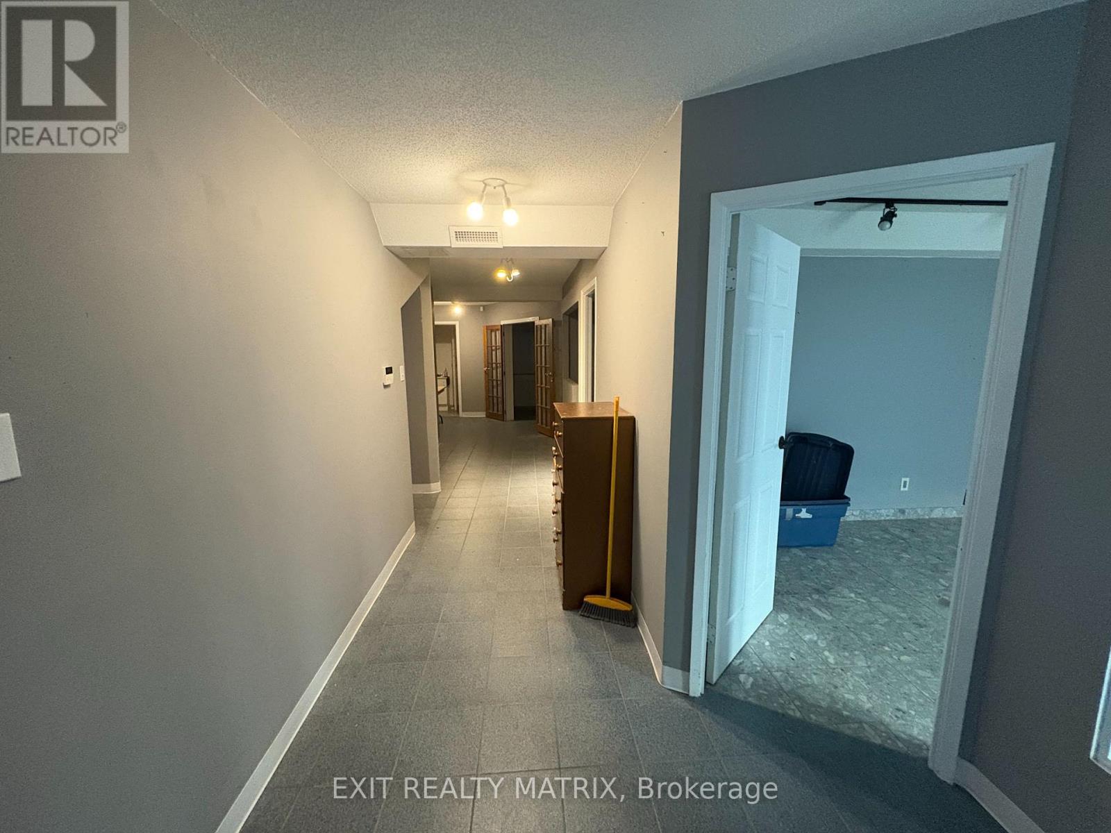 35 - 1010 Polytek Street N, Ottawa, Ontario  K1J 9H9 - Photo 2 - X12605786