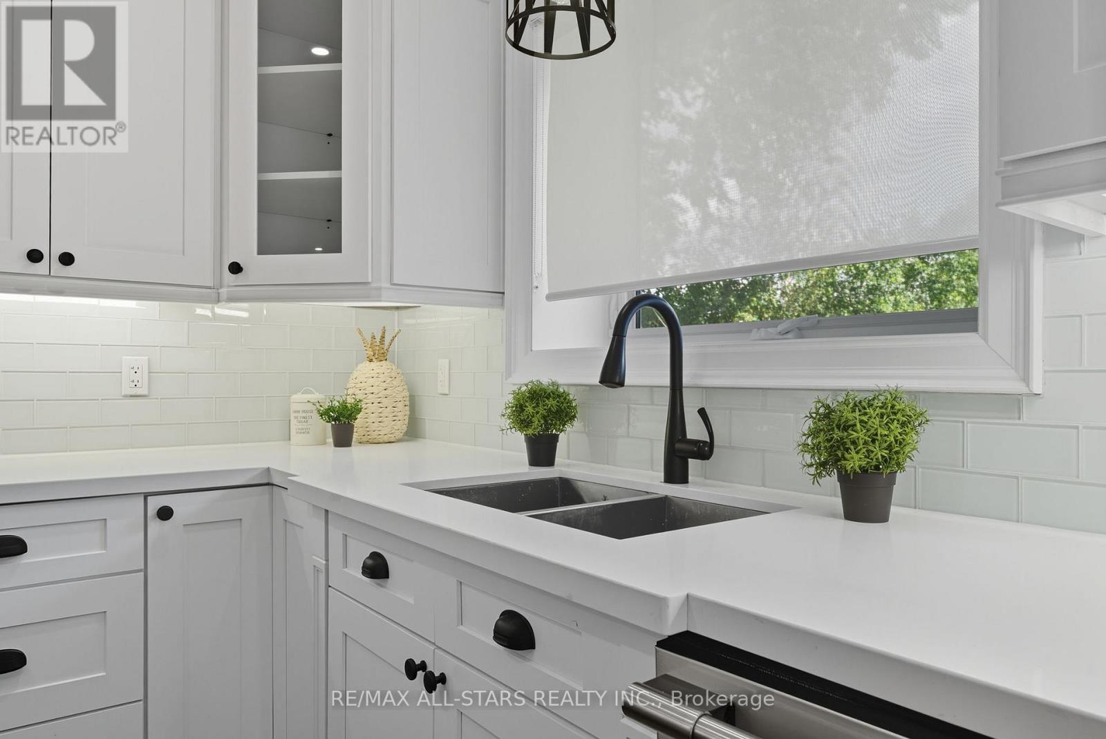 29 Patrick Drive, Aurora, Ontario  L4G 2A6 - Photo 16 - N12477000