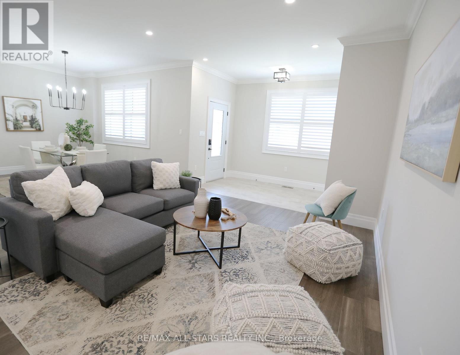 29 Patrick Drive, Aurora, Ontario  L4G 2A6 - Photo 6 - N12477000