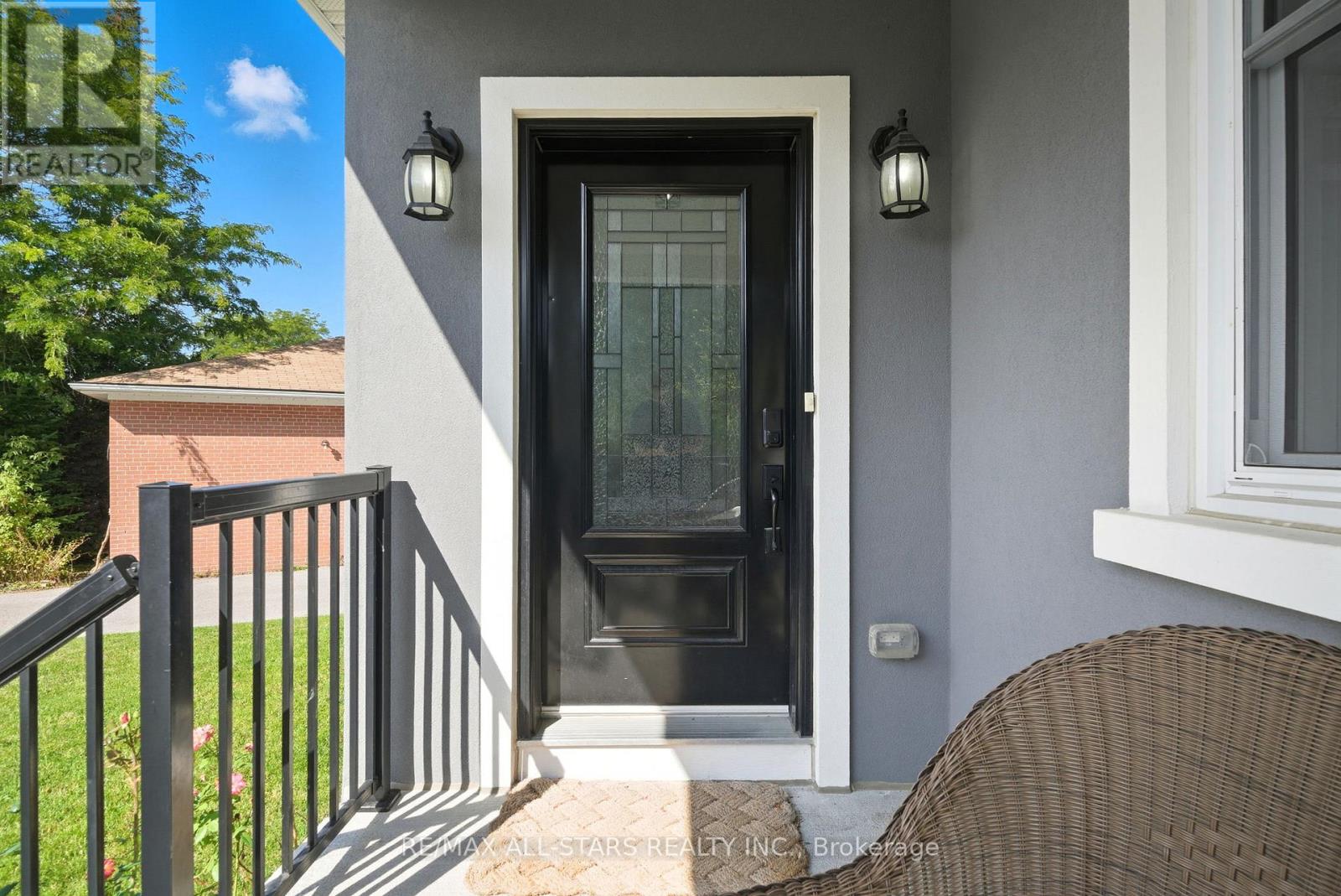 29 Patrick Drive, Aurora, Ontario  L4G 2A6 - Photo 5 - N12477000