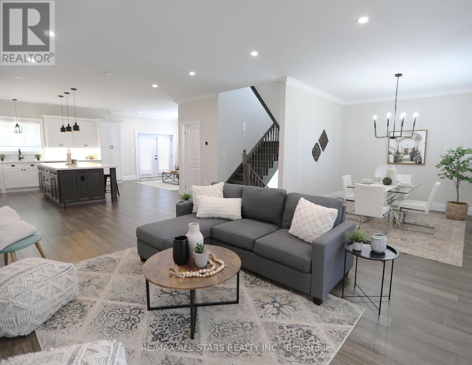 29 Patrick Drive, Aurora, Ontario  L4G 2A6 - Photo 7 - N12477000