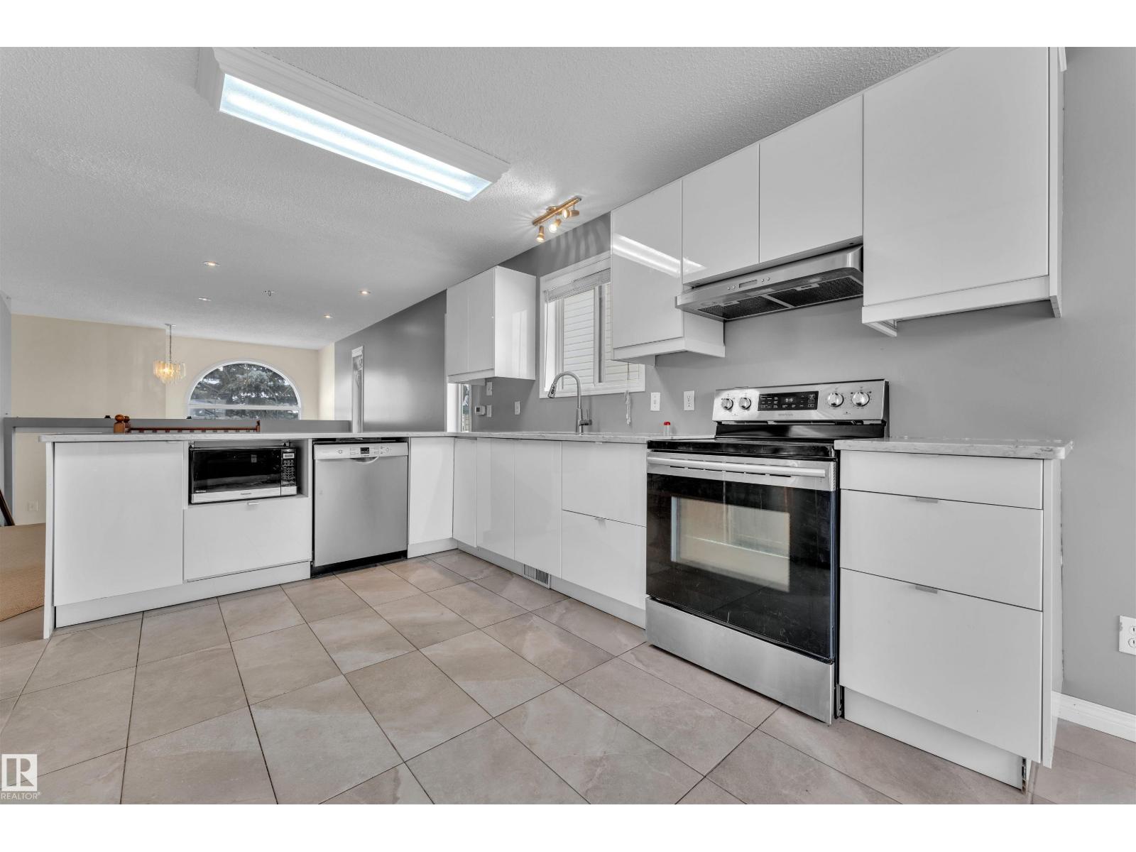 829 Blacklock Wy Sw, Edmonton, Alberta  T6W 1C6 - Photo 11 - E4467535