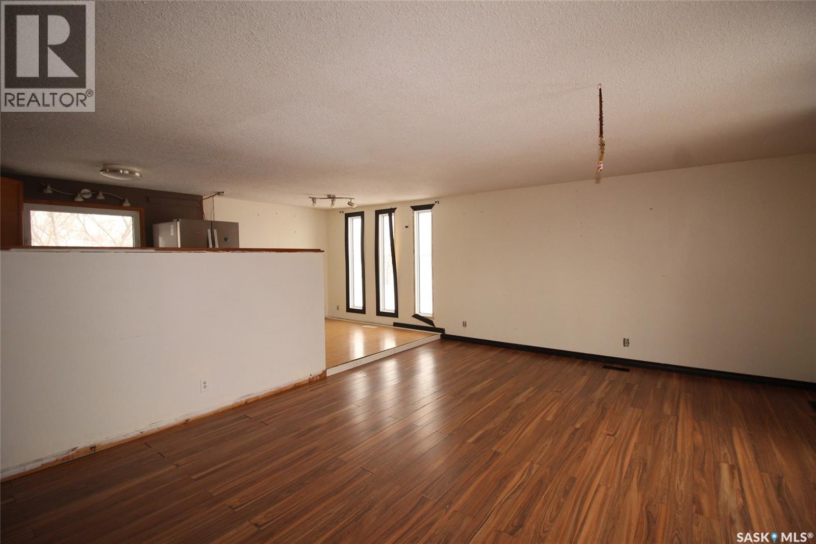 151-201 37 Highway, Shaunavon, Saskatchewan  S0N 2M0 - Photo 4 - SK025275