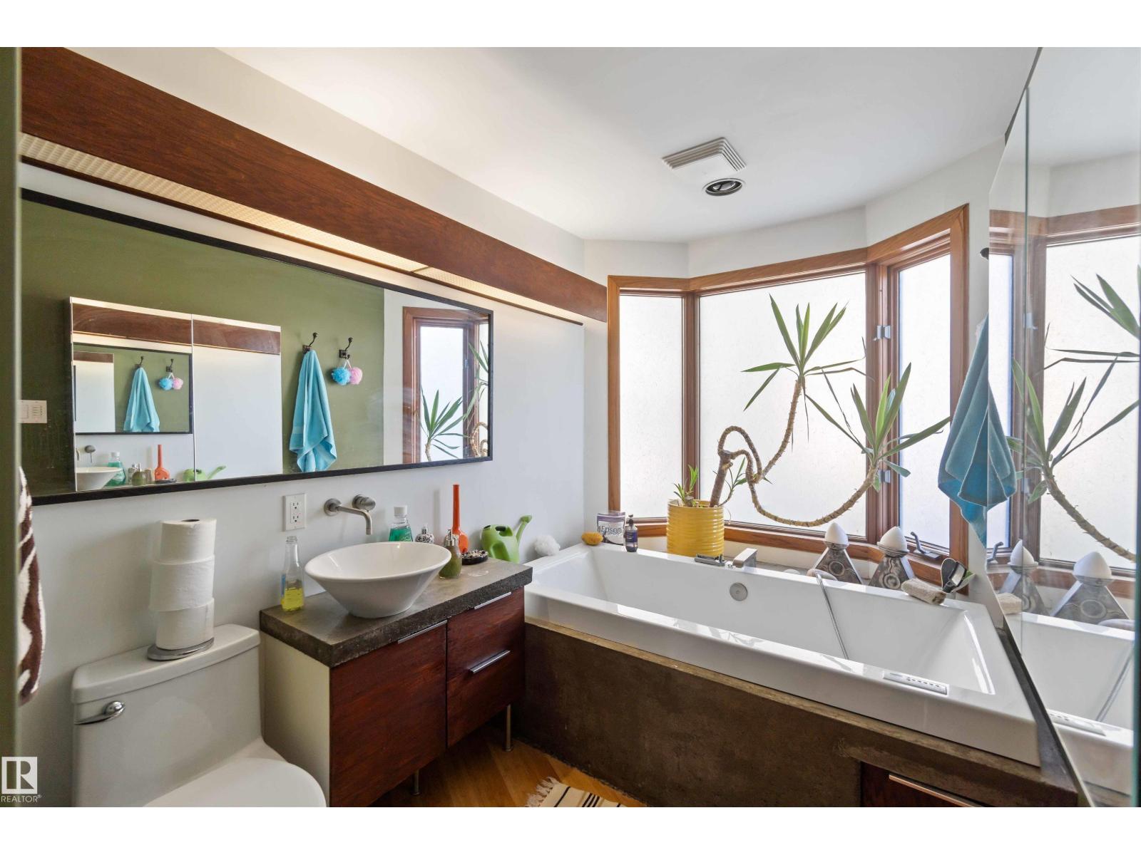 11026 110 Av Nw, Edmonton, Alberta  T5H 1H9 - Photo 12 - E4467532