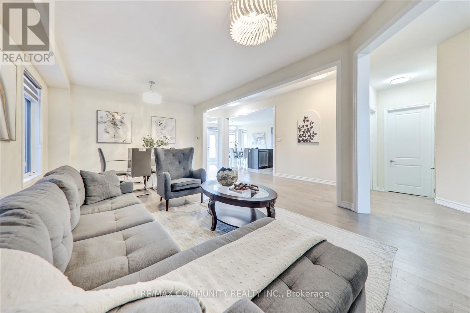 150 Jonkman Boulevard, Bradford West Gwillimbury, Ontario  L3Z 4J8 - Photo 10 - N12577254