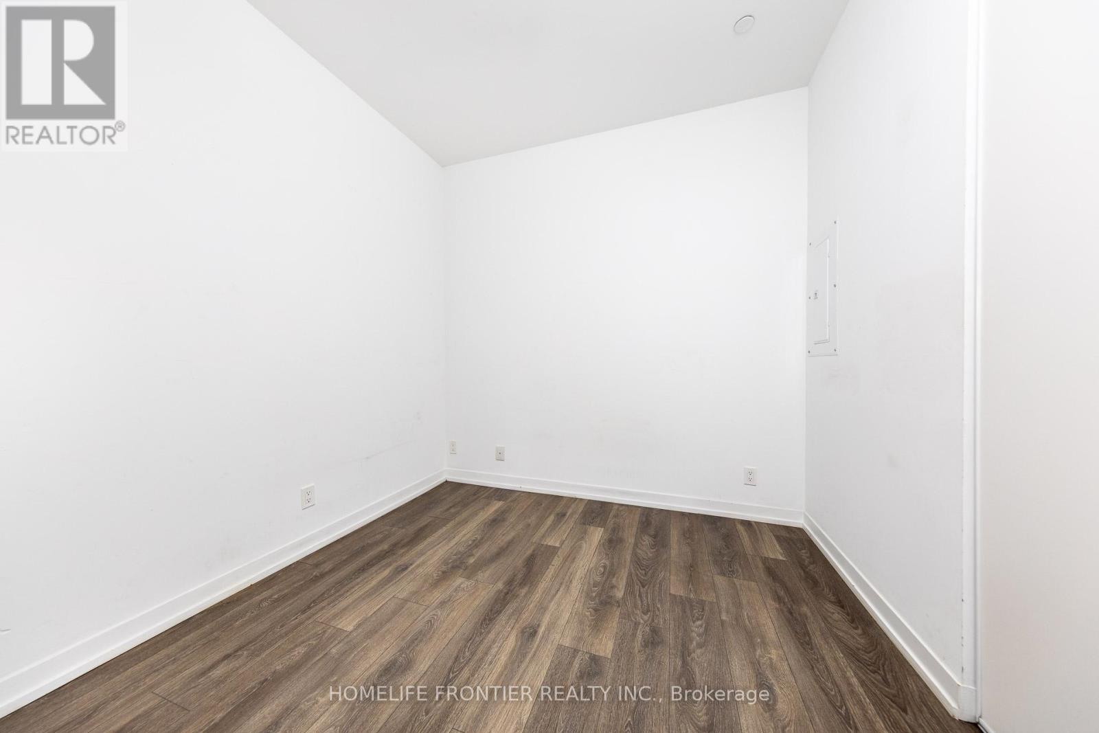 303 - 950 Portage Parkway, Vaughan, Ontario  L4K 0J7 - Photo 10 - N12605594