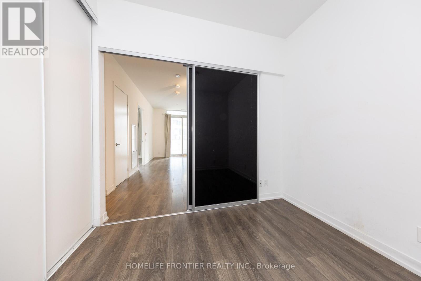 303 - 950 Portage Parkway, Vaughan, Ontario  L4K 0J7 - Photo 8 - N12605594