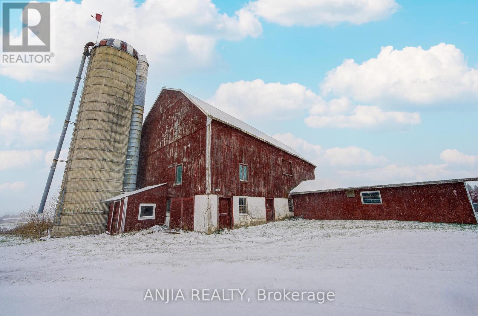 7092 Simcoe County 27 Road, Essa, Ontario  L0L 2N2 - Photo 1 - N12605754