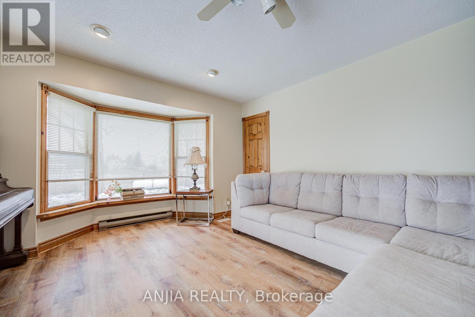 7092 Simcoe County 27 Road, Essa, Ontario  L0L 2N2 - Photo 16 - N12605754