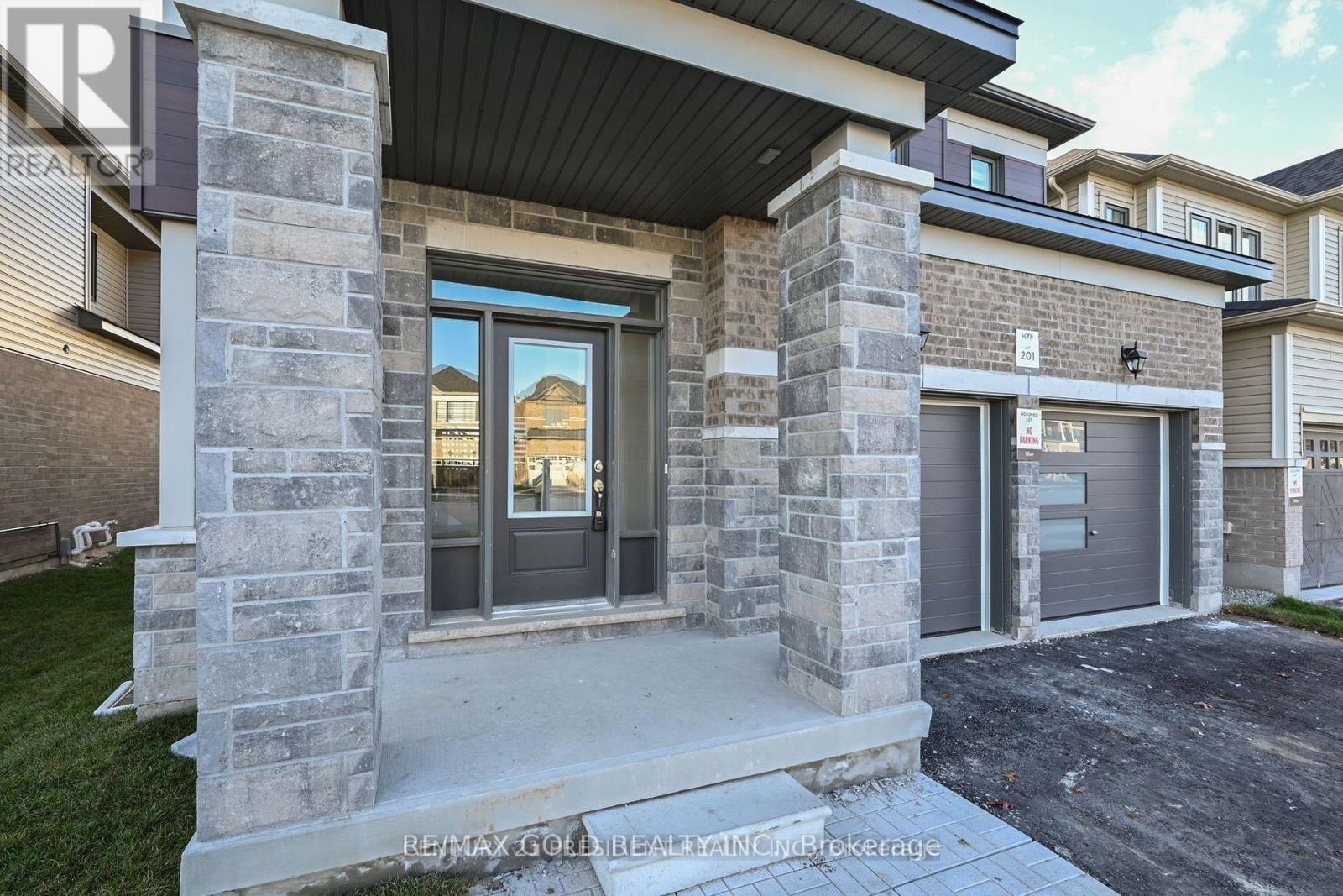 161 Terry Fox Drive, Barrie, Ontario  L9J 0L7 - Photo 2 - S12605648