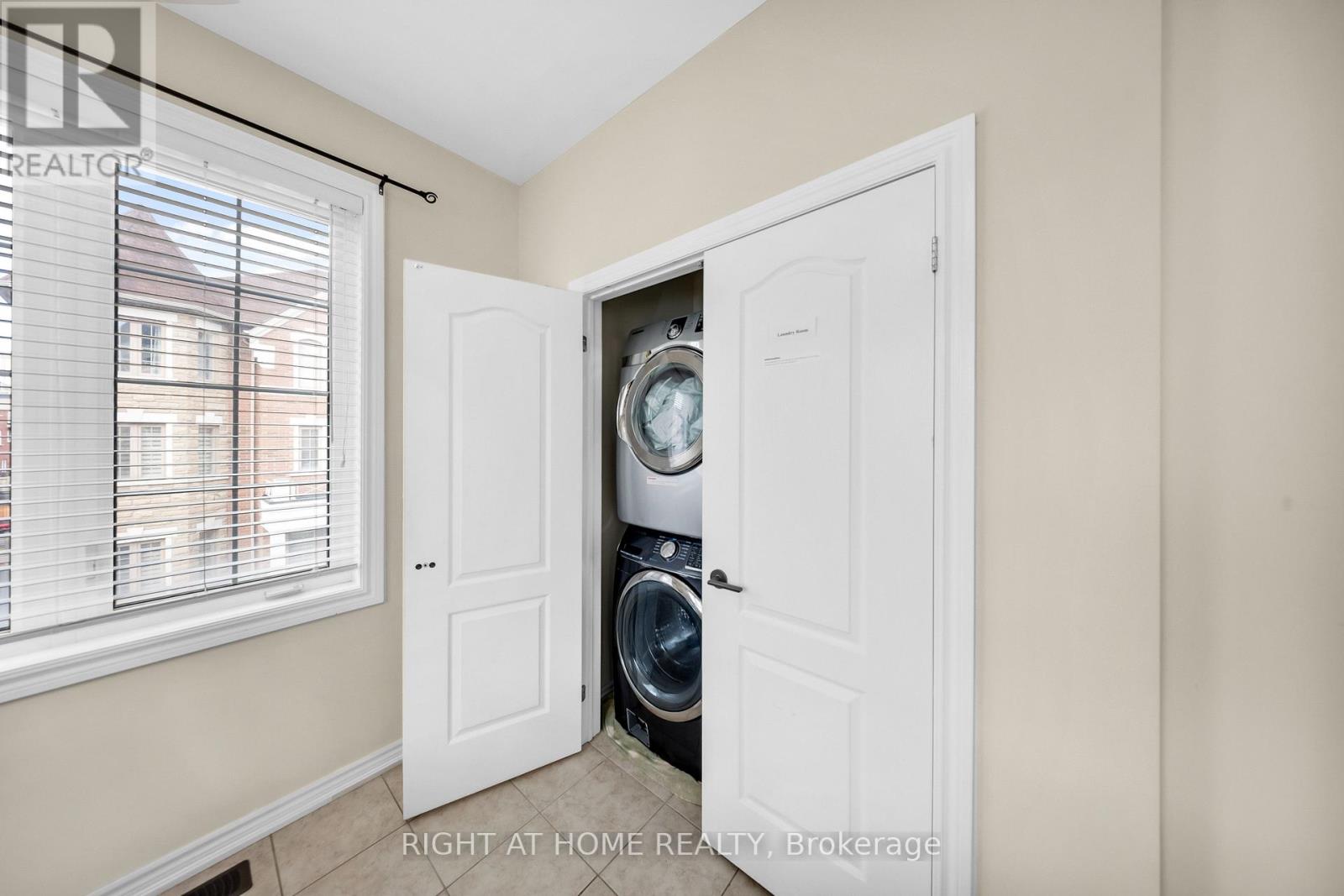 2 Shiff Crescent, Brampton (Heart Lake East), Ontario  L6Z 0B4 - Photo 36 - W12605606