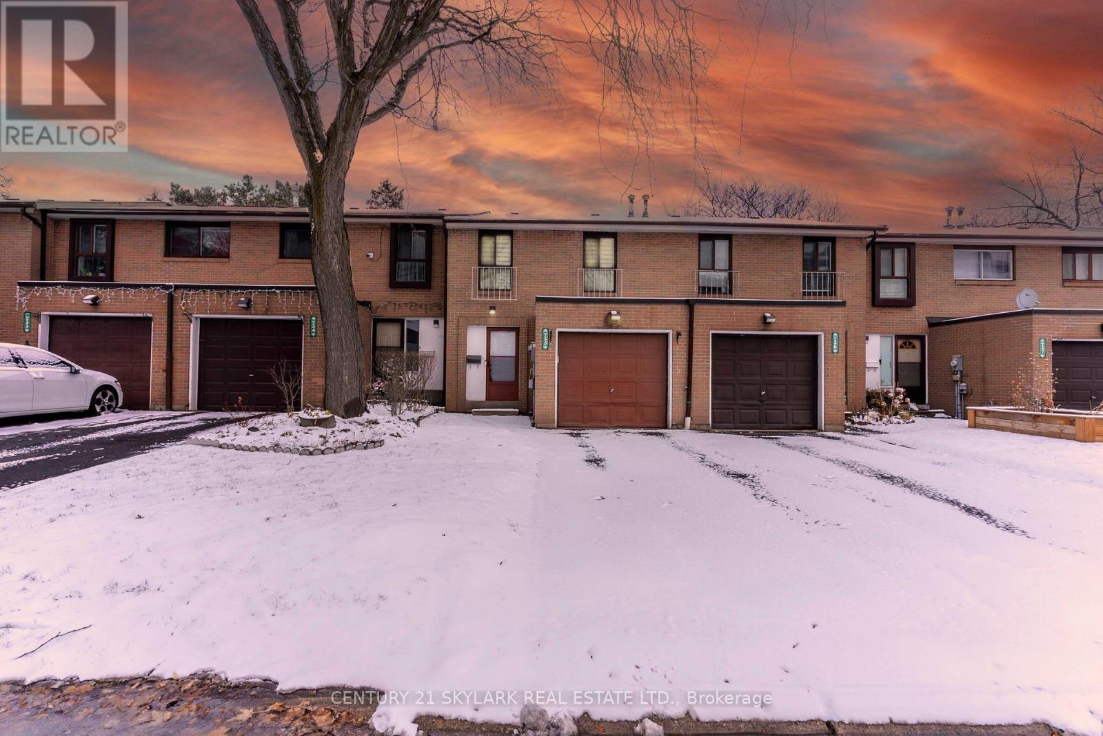 235 Fleetwood Crescent, Brampton, Ontario  L6T 2E7 - Photo 3 - W12605656