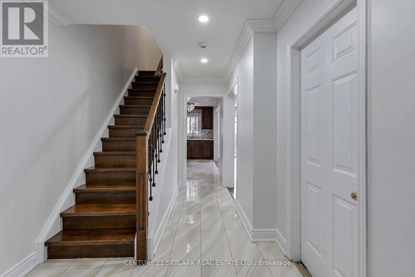 235 Fleetwood Crescent, Brampton, Ontario  L6T 2E7 - Photo 7 - W12605656