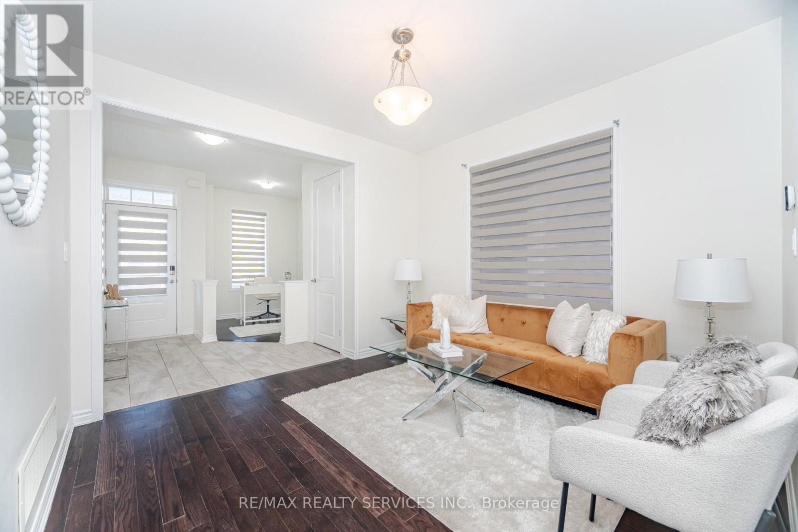 17 Averill Road, Brampton, Ontario  L7A 5A7 - Photo 4 - W12605666