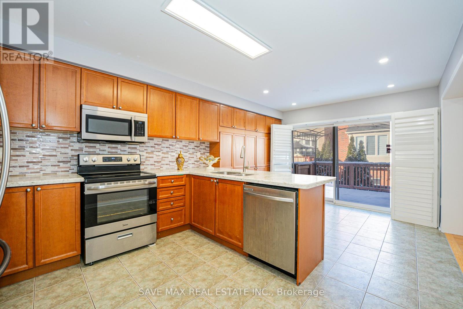 254 Fandango Drive, Brampton, Ontario  L6X 0M5 - Photo 11 - W12605778