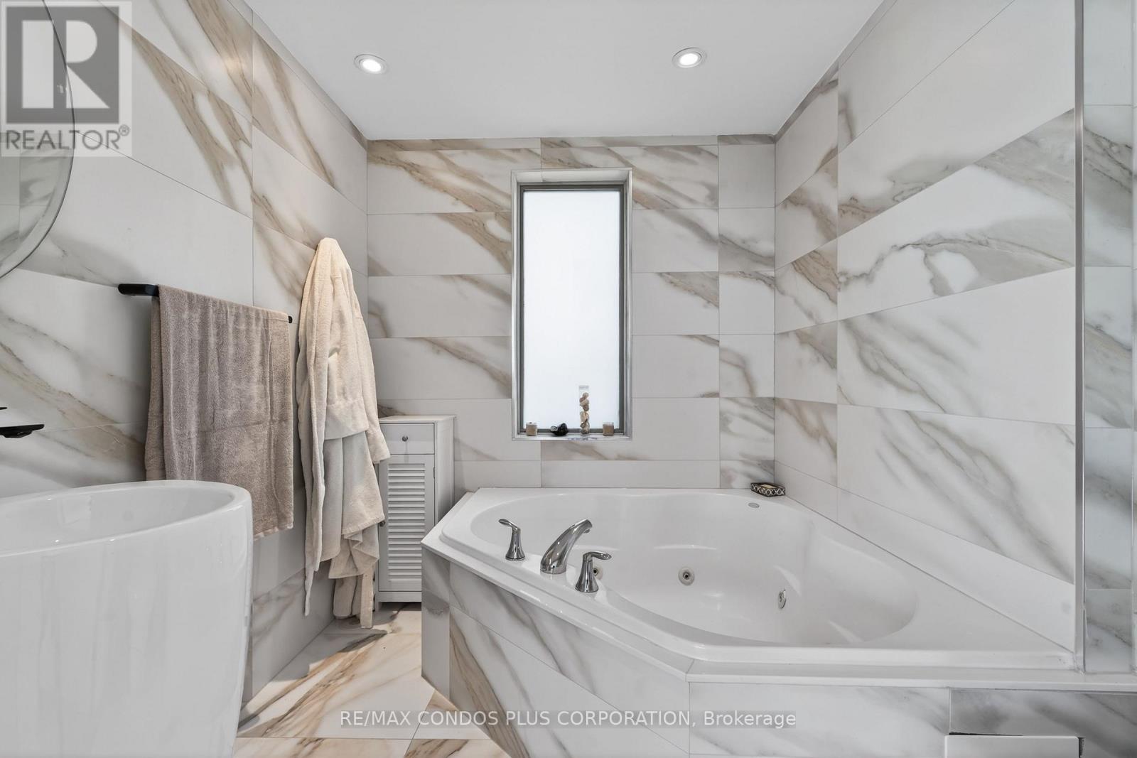 Th125 - 5 Marine Parade Drive, Toronto, Ontario  M8V 4B4 - Photo 29 - W12605780