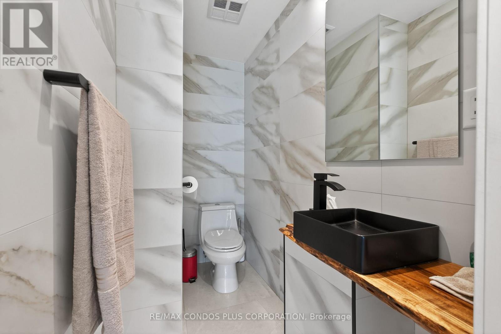 Th125 - 5 Marine Parade Drive, Toronto, Ontario  M8V 4B4 - Photo 4 - W12605780