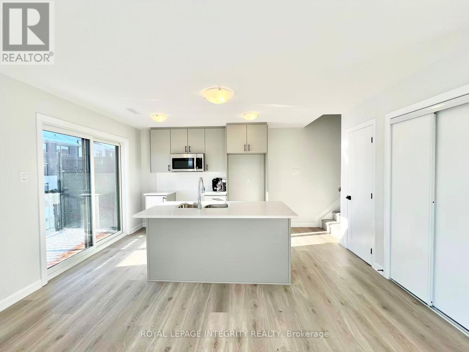 1118 Creekway Private, Ottawa, Ontario K2T 0S9 - Photo 7 - X12596278