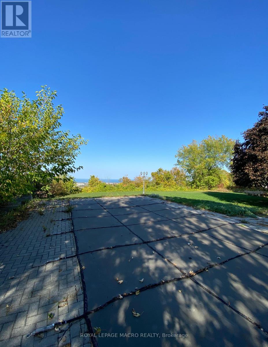 805 Ridge Road, Hamilton, Ontario  L8J 2Y3 - Photo 4 - X12605612