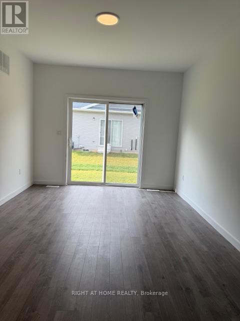 32 Waterleaf Trail, Welland, Ontario  L3C 0H6 - Photo 11 - X12605650