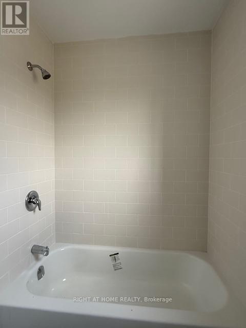 32 Waterleaf Trail, Welland, Ontario  L3C 0H6 - Photo 9 - X12605650