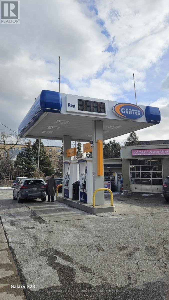 260 VAUGHAN ROAD, Toronto, Ontario