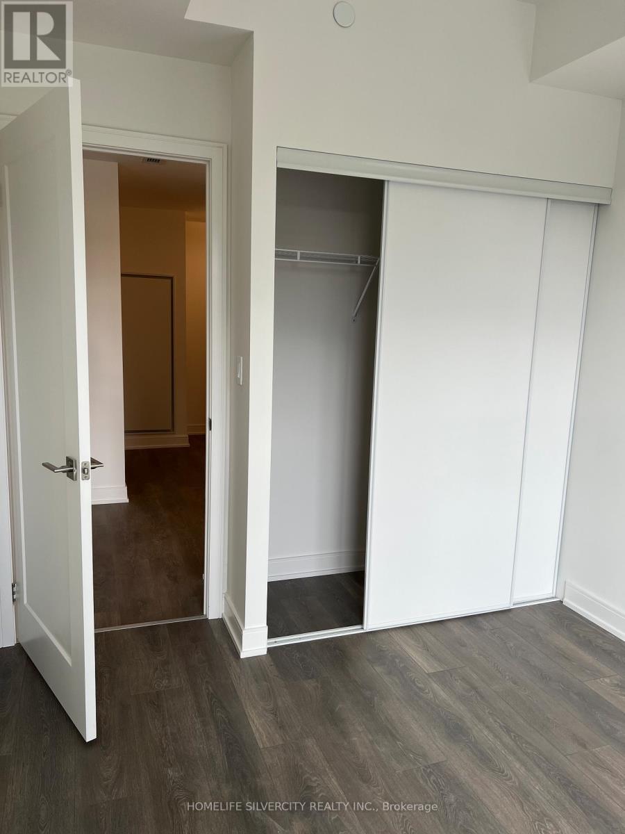 610 A - 705 Davis Drive, Newmarket, Ontario  L3Y 2R2 - Photo 4 - N12605724