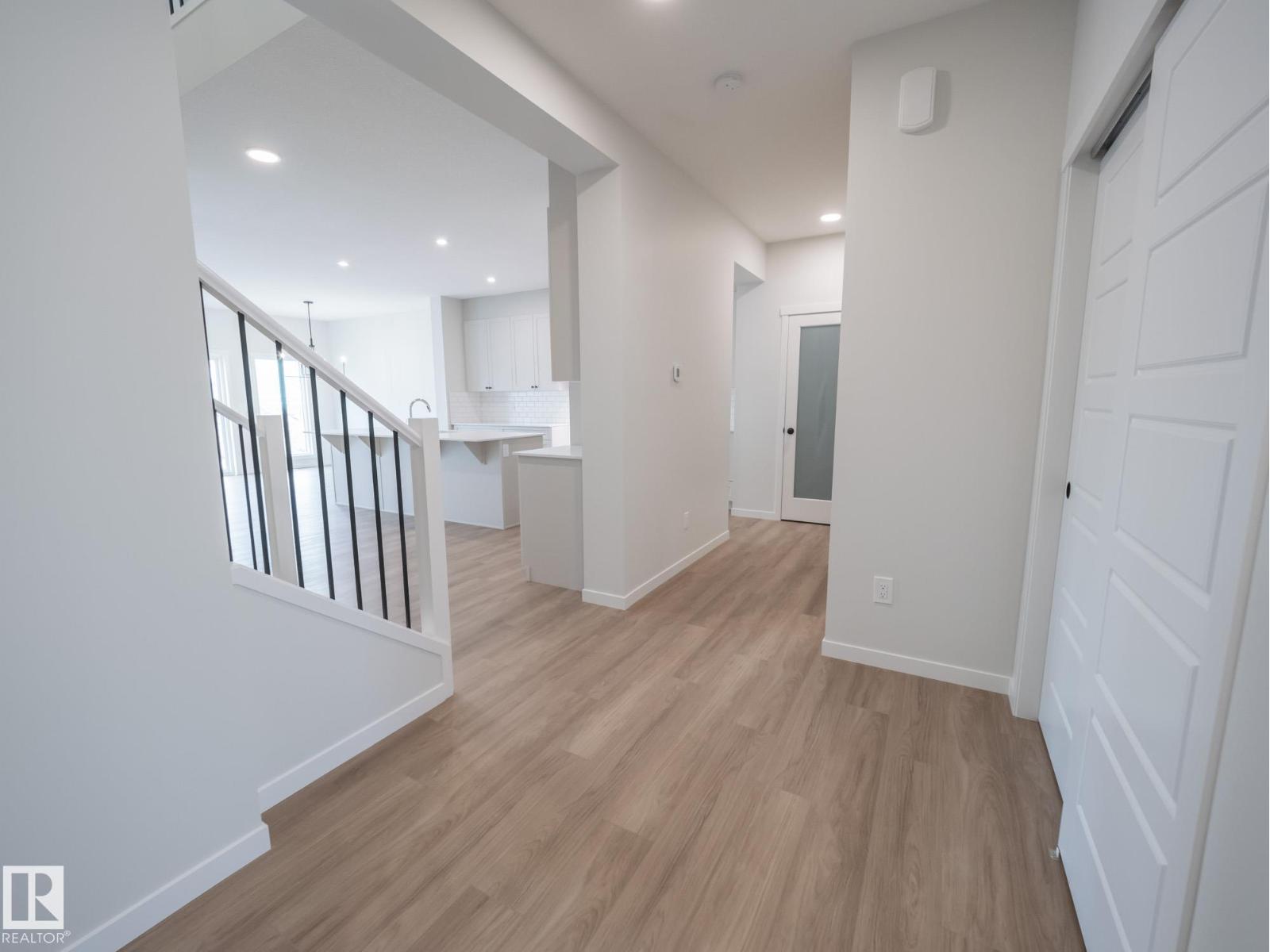 6957 176a Av Nw, Edmonton, Alberta  T5Z 0W8 - Photo 3 - E4467542