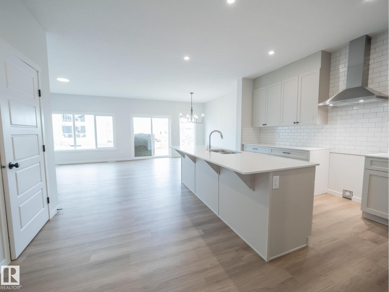 6957 176a Av Nw, Edmonton, Alberta  T5Z 0W8 - Photo 4 - E4467542