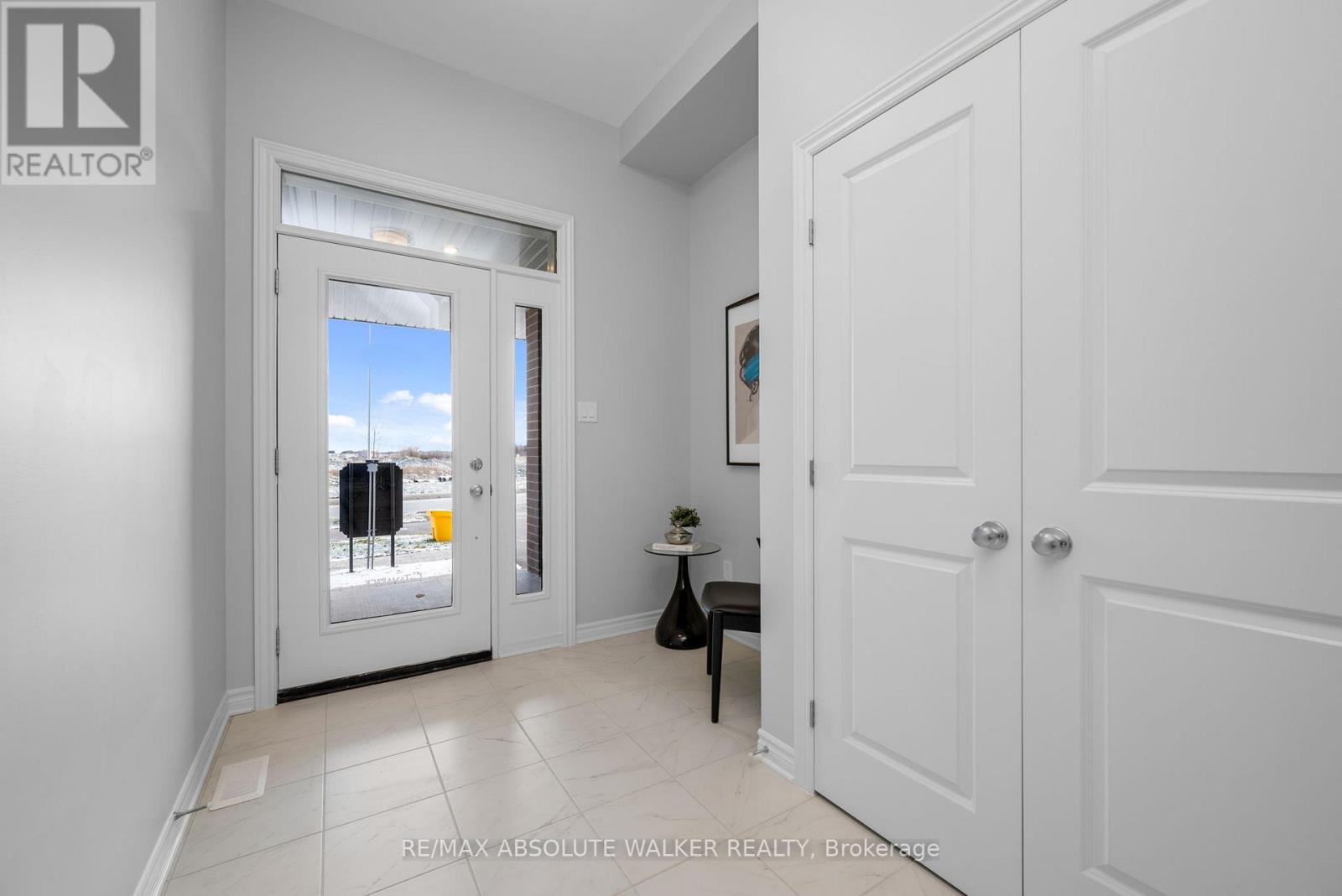 152 Kerala Place, Ottawa, Ontario  K1T 0Z3 - Photo 2 - X12605810