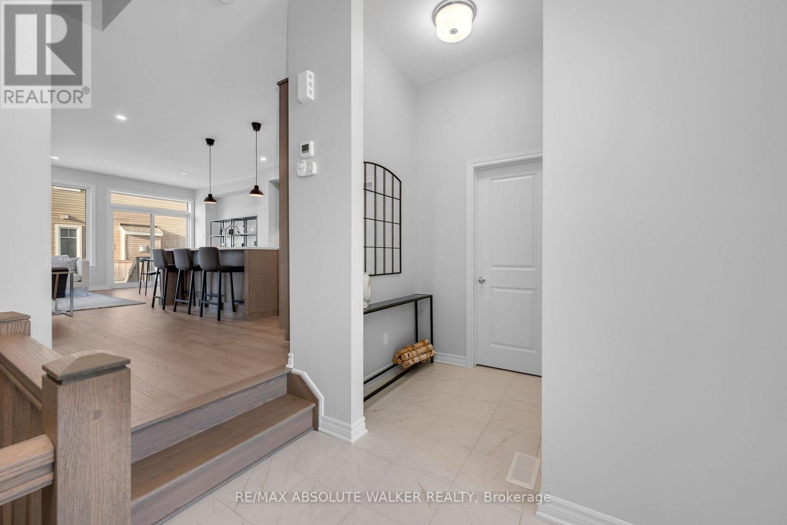 152 Kerala Place, Ottawa, Ontario  K1T 0Z3 - Photo 4 - X12605810