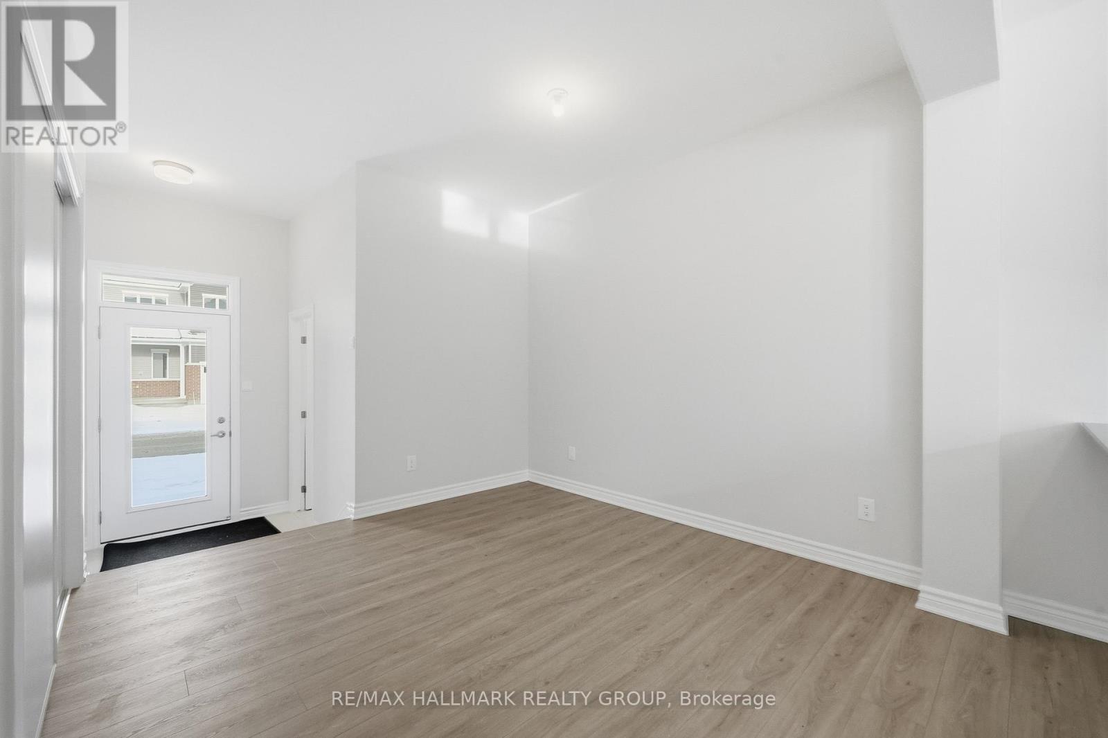 216 Ryan Reynolds Way, Ottawa, Ontario  K4A 5T6 - Photo 8 - X12605868