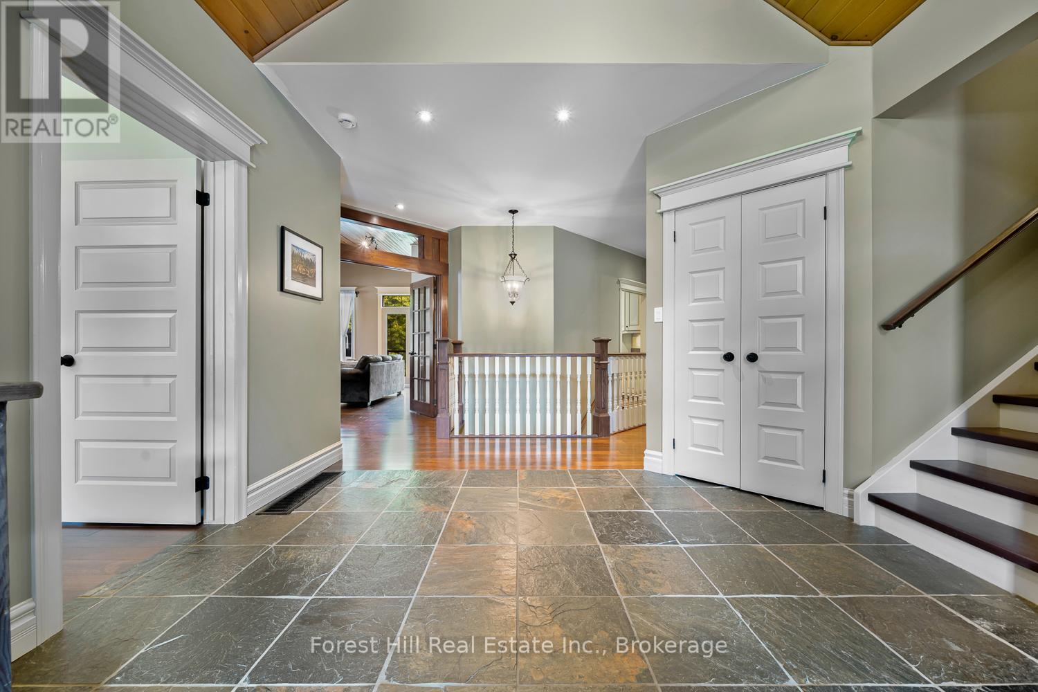 37 Parkway Avenue, Mcdougall, Ontario  P0G 1G0 - Photo 6 - X12405705