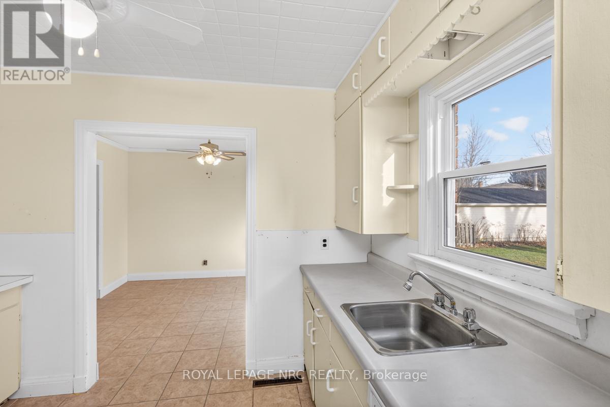 430 Clare Avenue, Welland, Ontario  L3C 3B3 - Photo 13 - X12605850