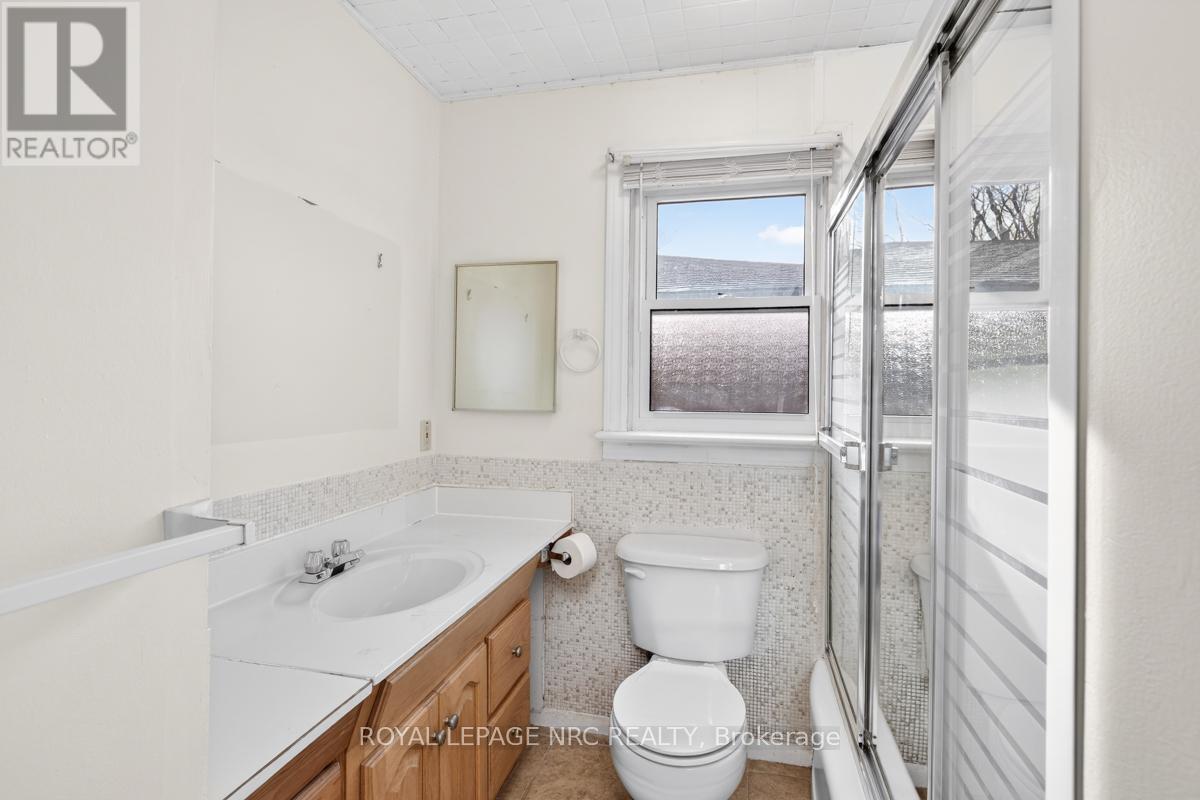 430 Clare Avenue, Welland, Ontario  L3C 3B3 - Photo 9 - X12605850