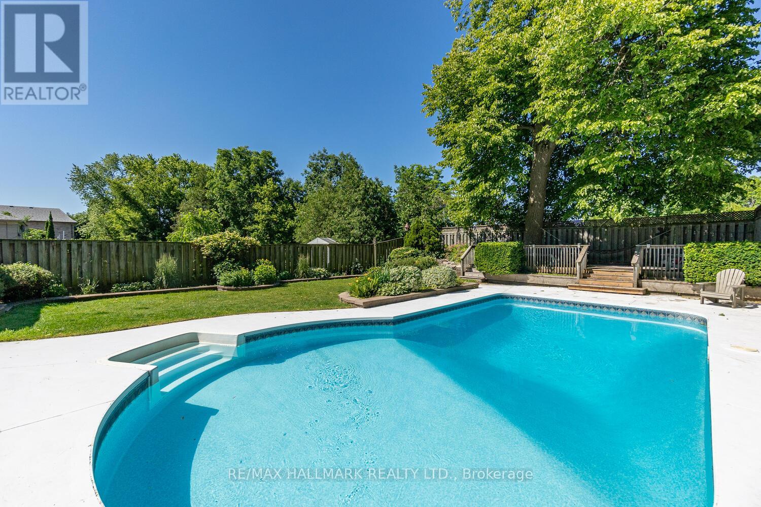 36 MEGAN AVENUE, Toronto, Ontario