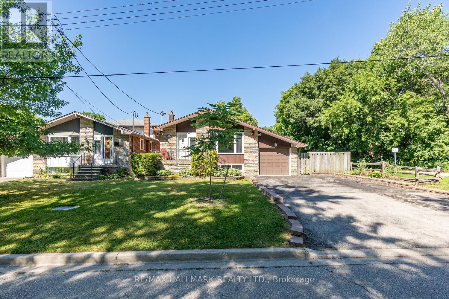 36 Megan Avenue, Toronto, Ontario  M1E 4A7 - Photo 2 - E12579284