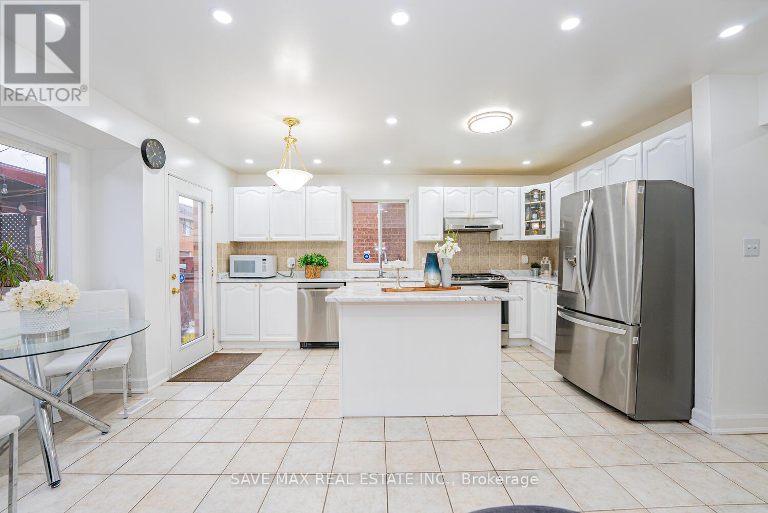 3 Gander Crescent, Brampton, Ontario  L6P 2J5 - Photo 17 - W12592384