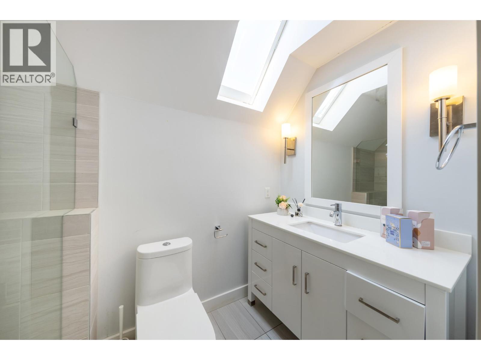 2562 Fuchsia Place, Coquitlam, British Columbia  V3E 2M7 - Photo 32 - R3072470