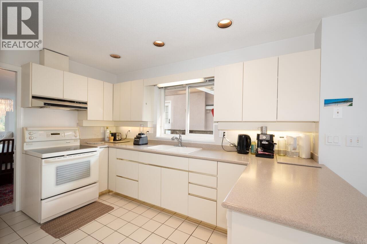 937 Westmount Drive, Port Moody, British Columbia  V3H 1K8 - Photo 8 - R3072474