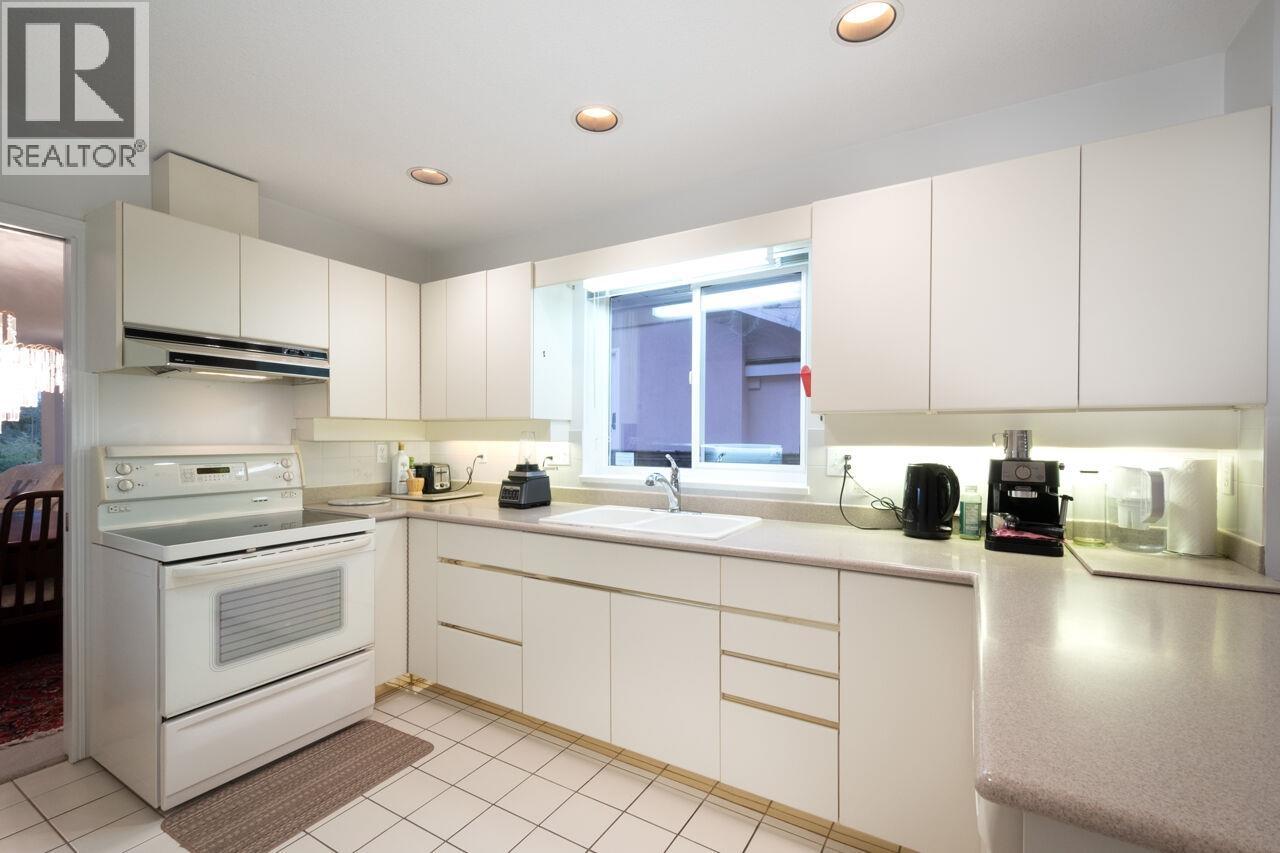 937 Westmount Drive, Port Moody, British Columbia  V3H 1K8 - Photo 9 - R3072474