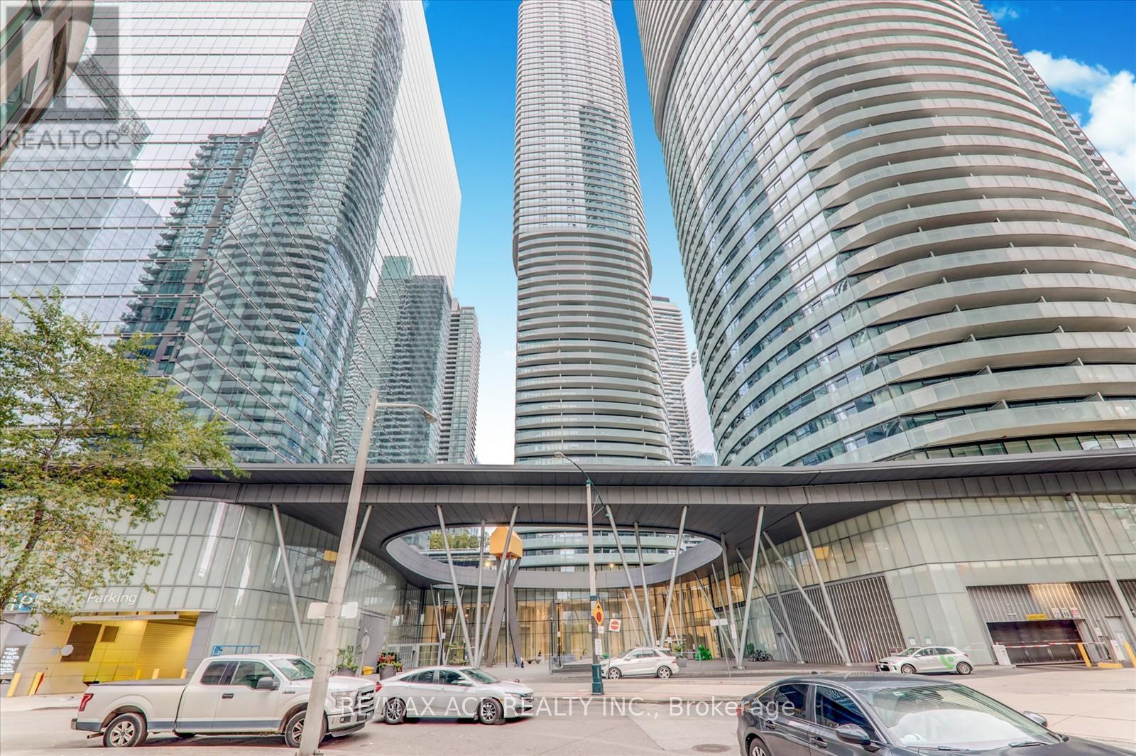 3905 - 14 York Street, Toronto, Ontario  M5J 0B1 - Photo 2 - C12605822