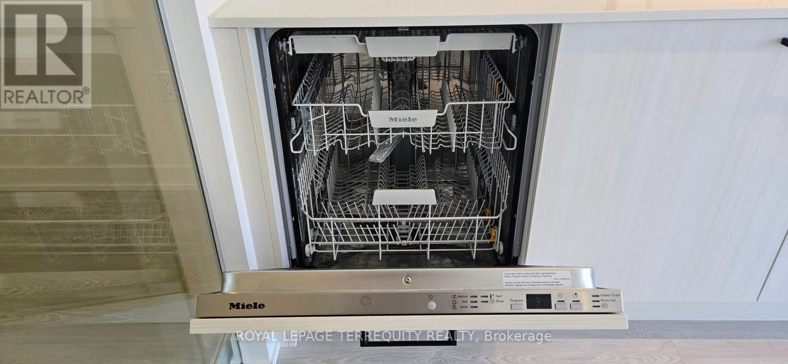 1515 - 1 Quarrington Lane, Toronto, Ontario  M3C 0S4 - Photo 11 - C12605854